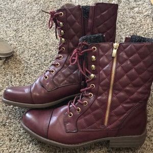 Burgundy Boots. Quilted look.